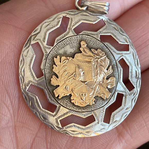 Guatemalan 900 Silver Pendant with Bird w/ Goldtone Center- Marked 900. Round - Picture 8 of 10